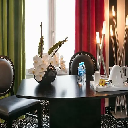 Peyris Opera Hotel 4*