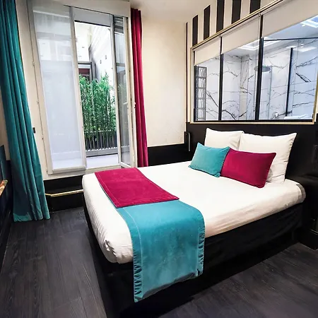 Peyris Opera Hotel