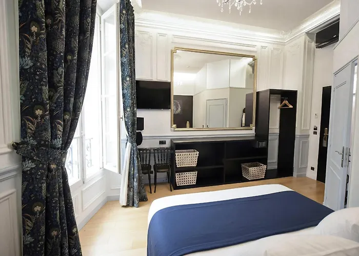 Peyris Opera Hotel