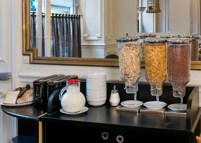 Ξενοδοχείο Peyris Opera 4*